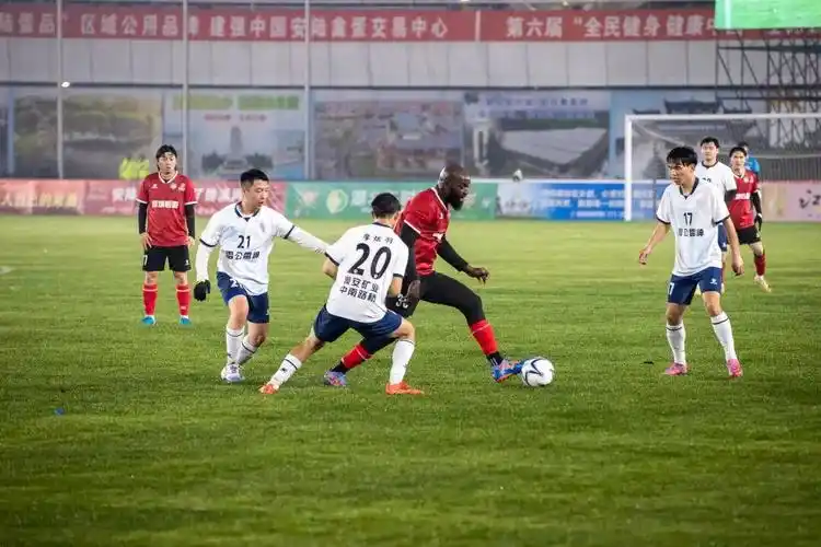 欧冠对决：拜仁慕尼黑 VS 勒沃库森